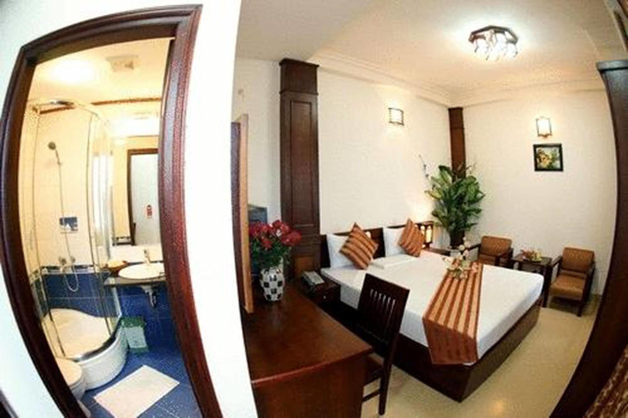 Hanoi Street Hotel Room photo